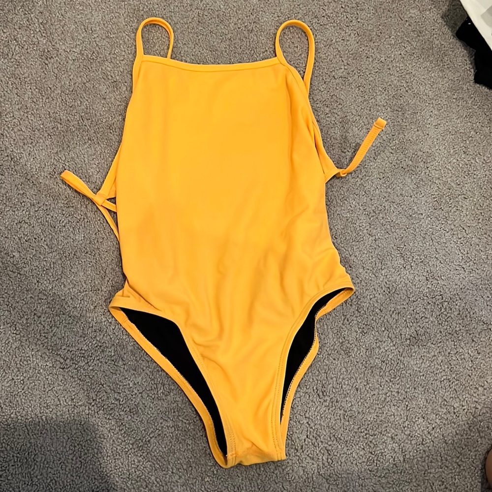 jolyn jackson one piece size 26, tie back